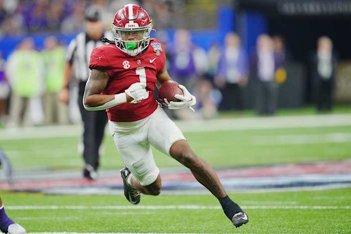 Alabama Crimson Tide running back Jahmyr Gibbs (1) runs the ball against the Kansas State Wildcats during the second half in the 2022 Sugar Bowl at Caesars Superdome.